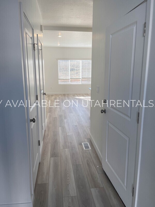 Foto del edificio - 1605 W Charmer Ln