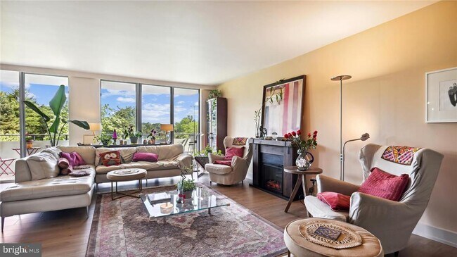 Foto del edificio - 5101 River Rd