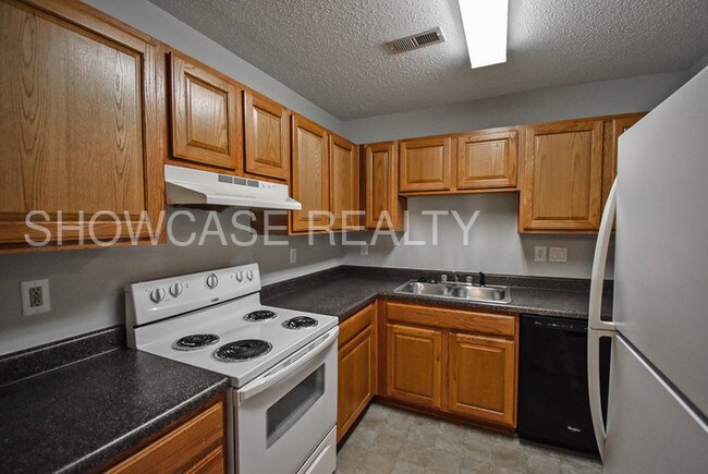 Building Photo - 7992 Shady Oak Trail