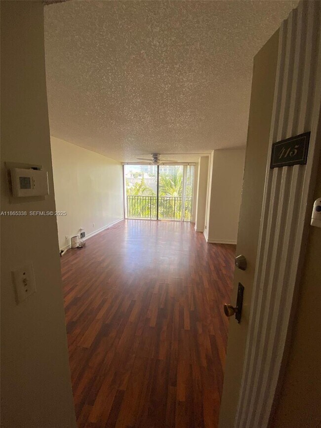 Foto del edificio - 16909 N Bay Rd