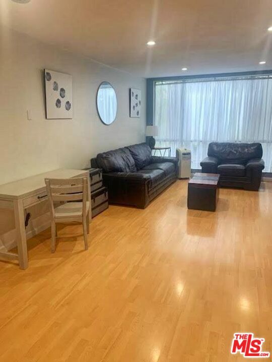 Foto del edificio - 4900 Overland Ave