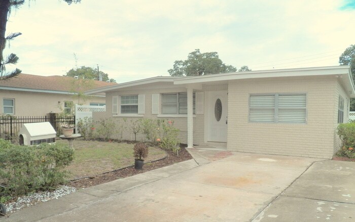 Primary Photo - 2514 10th Ave Dr E