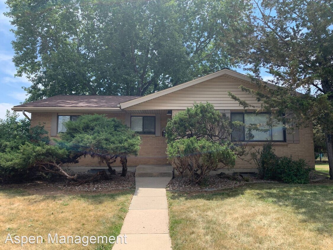 Foto principal - 3 br, 1.5 bath House - 310 Bates Ave