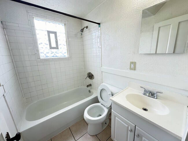 Foto del edificio - 7467 Schoyer Ave