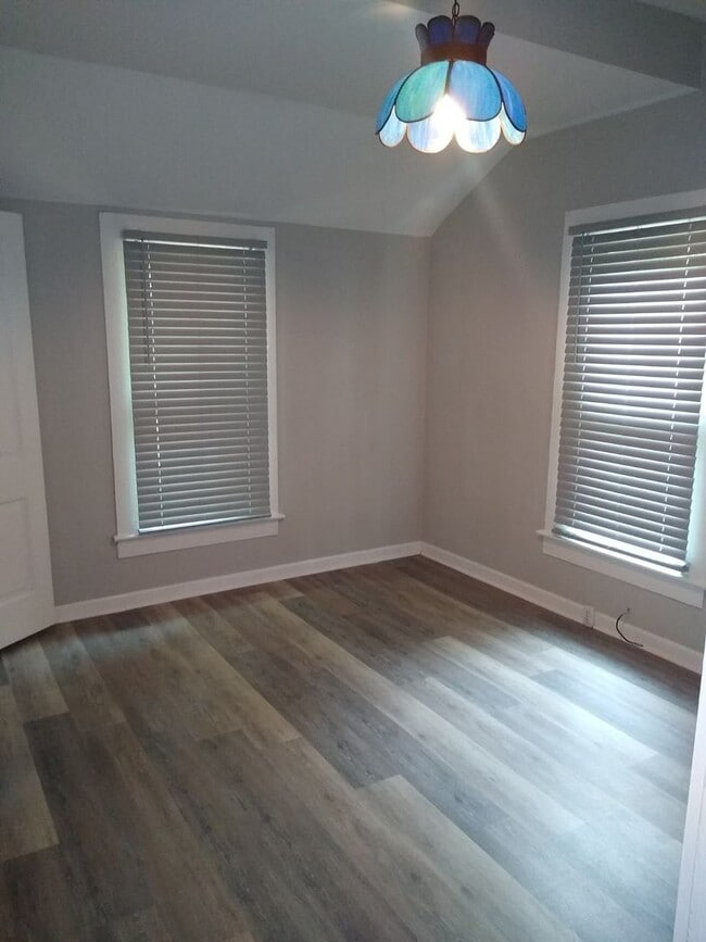 Foto del edificio - 4 BED 1 BATH