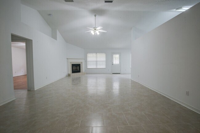 Building Photo - 4 bedroom, 2 bath brick home in Fairhope!