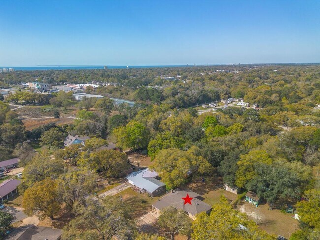 Building Photo - 911 Brown St