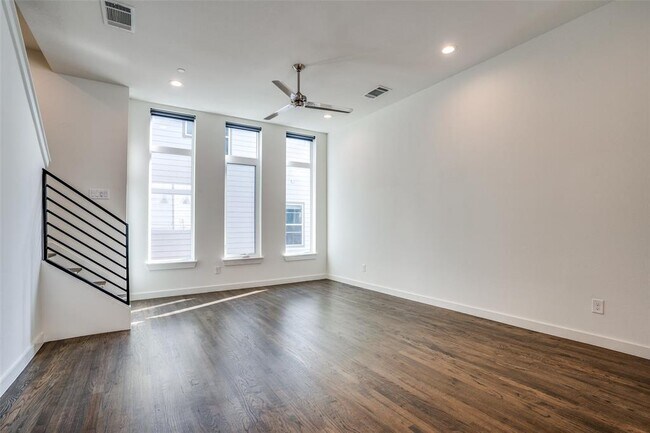 Foto del edificio - 2170 Bennett Ave