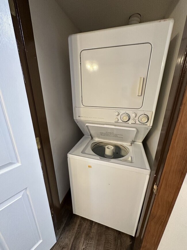 Building Photo - 1 Bedroom 1 Bathroom Condo!