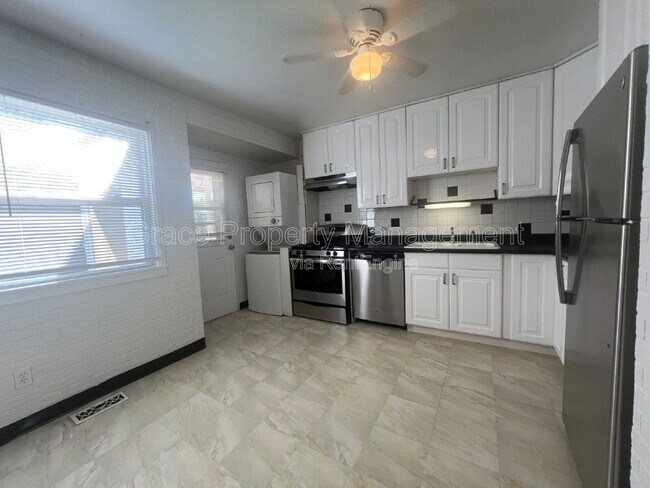 Building Photo - 8910 Hoyt Dr