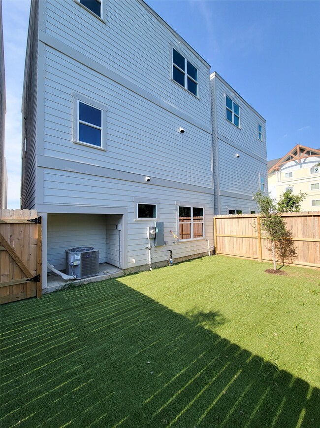Building Photo - 7705 Earl Rudder Wy