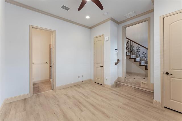 Building Photo - 7245 Parkwood Blvd