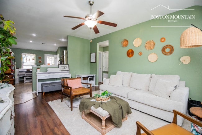 Building Photo - 1121 Apollo Dr