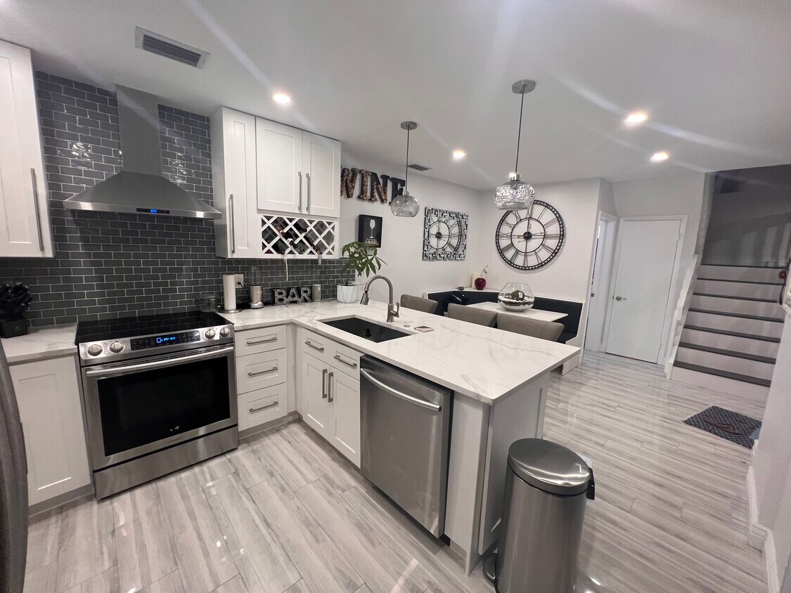 Primary Photo - 3605 Cocoplum Cir