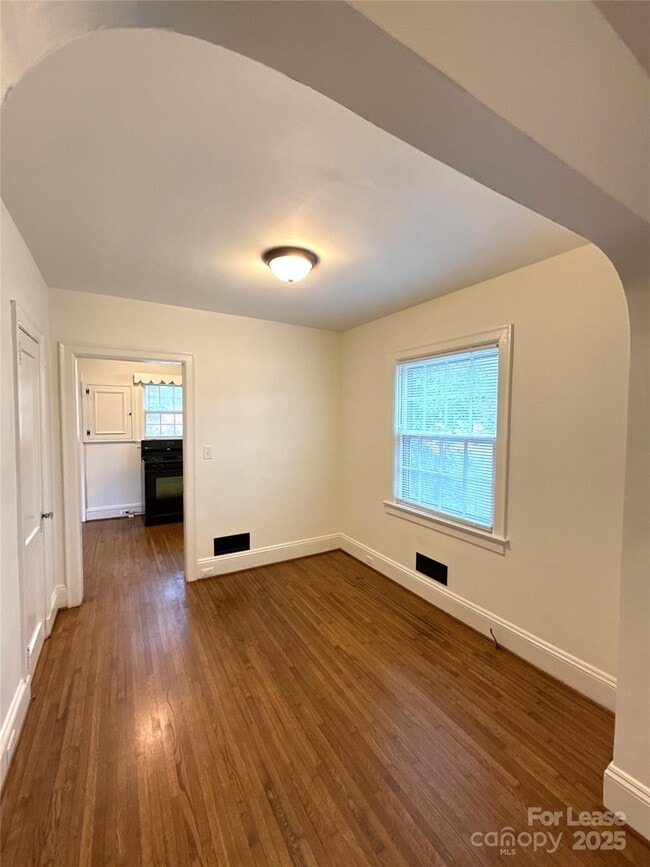 Building Photo - 1901 Armstrong Park Dr