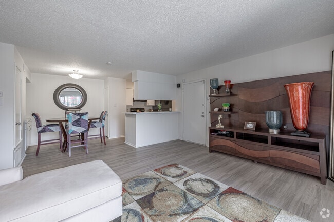 2BR, 2BA - 937 SF - Diamond Ridge
