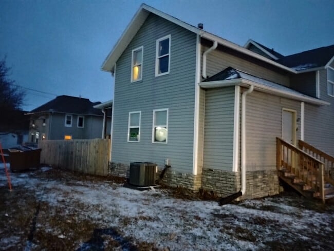 Building Photo - 2025 2nd Ave S
