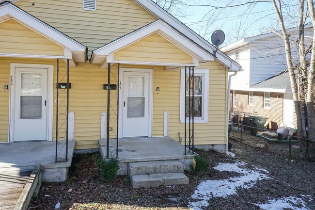 Building Photo - Nelson Street Duplex