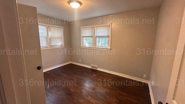 Foto del edificio - $1200 - 3 bed 1 bath - Single Family Home