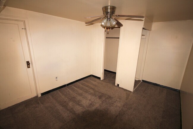 Building Photo - 1 Bedroom/1 Bathroom Apartment