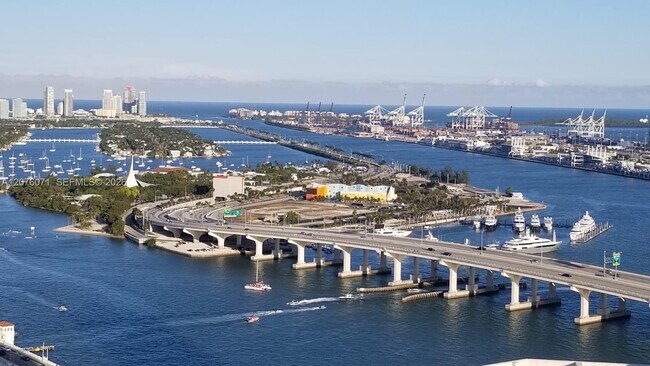 Building Photo - 1717 N Bayshore Dr