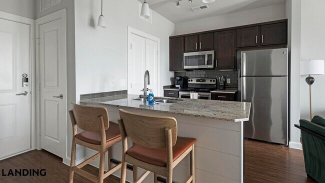 Foto del edificio - 4300 Cromwell Dr