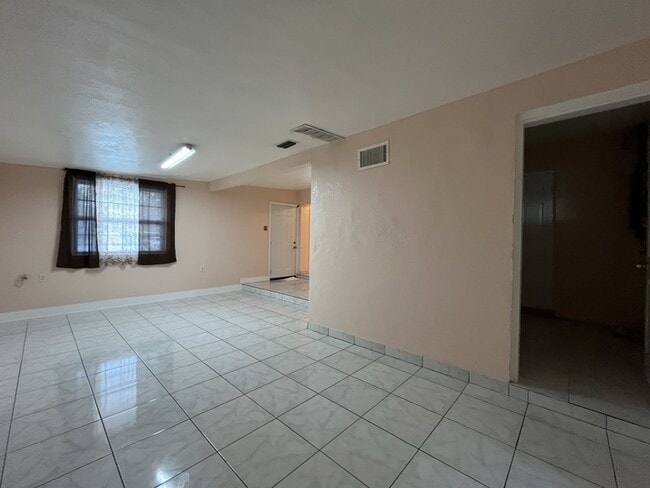 Building Photo - 2521 Kingsland Ave