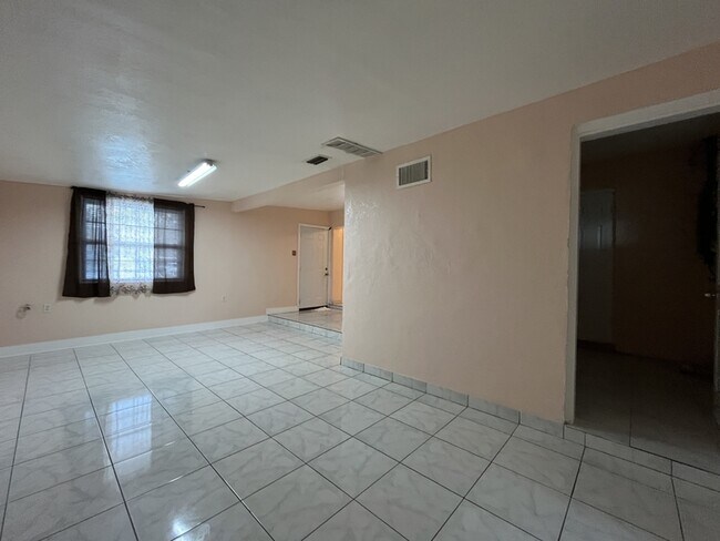 Foto del edificio - 2521 Kingsland Ave