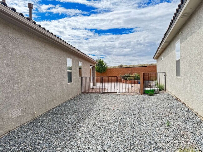 Foto del edificio - New 4 BR Home in Great Neighborhood!