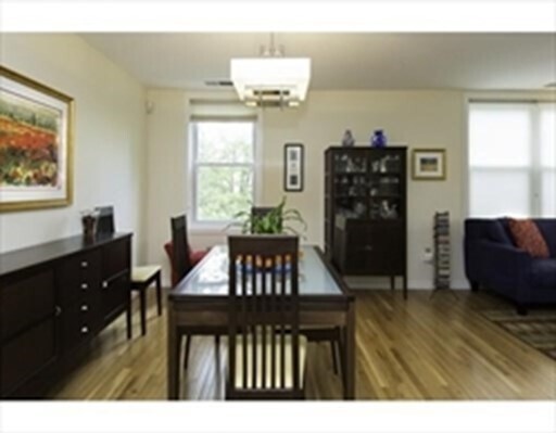 Building Photo - 25 Holly Ln