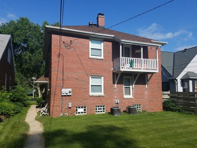 Patio trasero - 4320 N 64th St