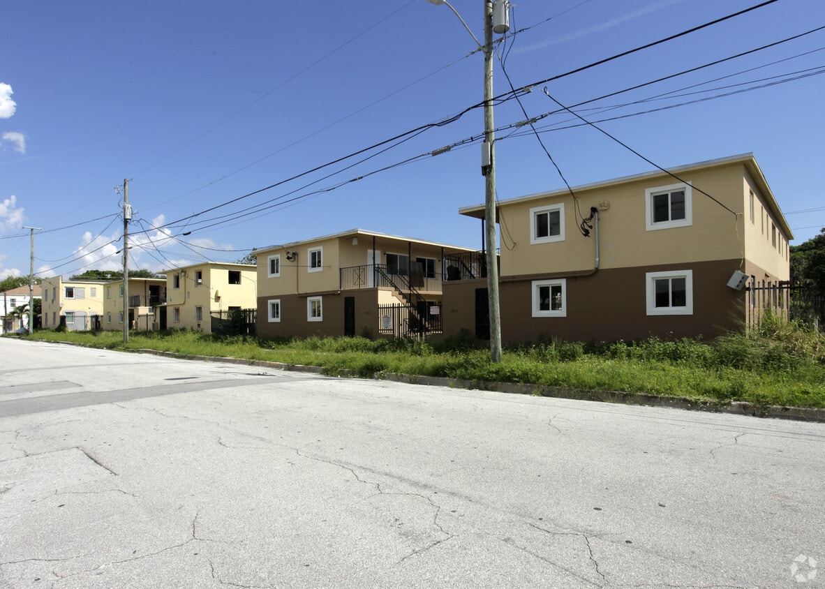 Primary Photo - D&K Island Apartments