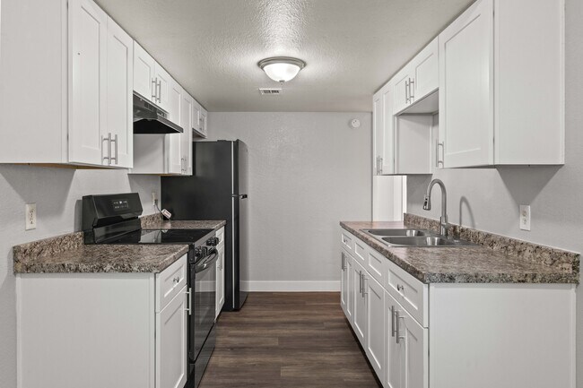 Building Photo - Mariposa Flats