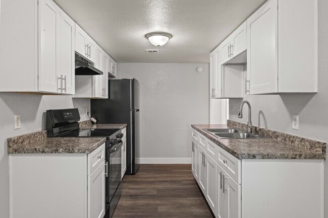 Building Photo - Mariposa Flats