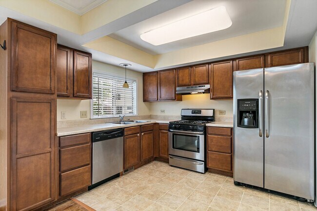 Building Photo - 1684 College Green Dr