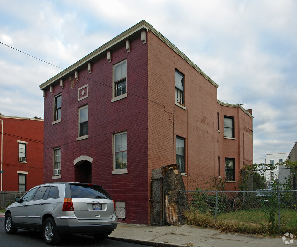 Building Photo - 408 Bauer Ave