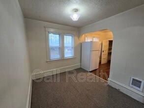 Building Photo - 1028 E Mission Ave