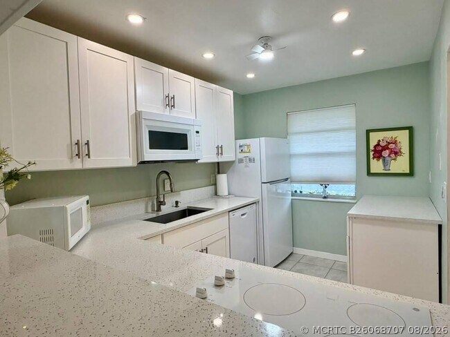 Foto del edificio - 311 Golden River Dr