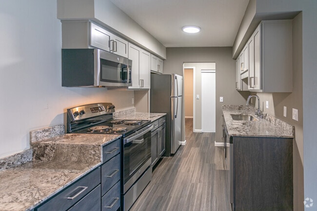 2BR, 1BA - 1,030SF - Heatherwood Apartments | MODERNIZED LIVING