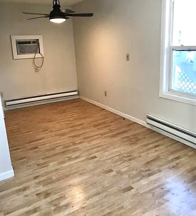 Building Photo - 209 W Beardsley Ave