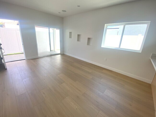 Foto del edificio - 4641 W 130th St