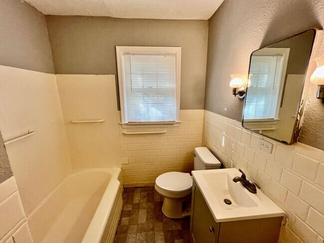 Foto del edificio - 2304 S Hall Rd