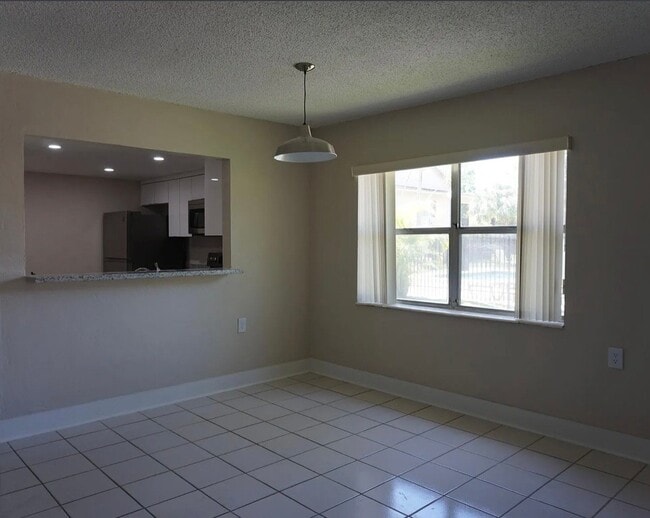 Photo - 11285 N Kendall Dr (Miami, FL) Apartment