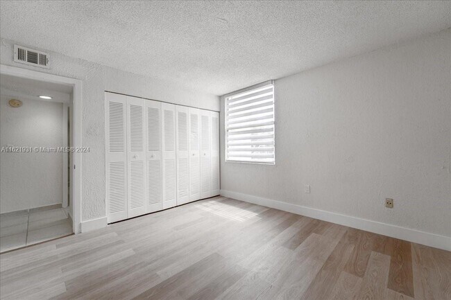 Foto del edificio - 10500 SW 108th Ave