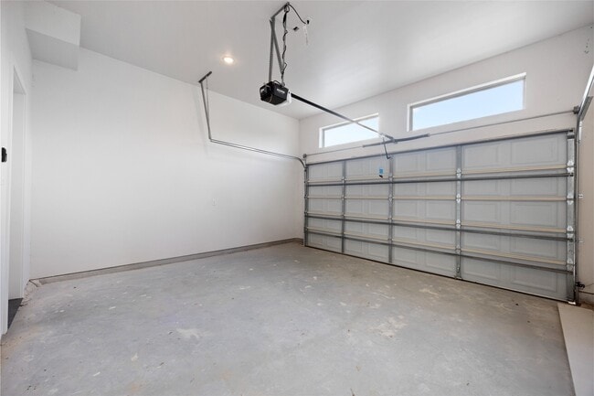 Foto del edificio - 13938 Bee Flower Ln