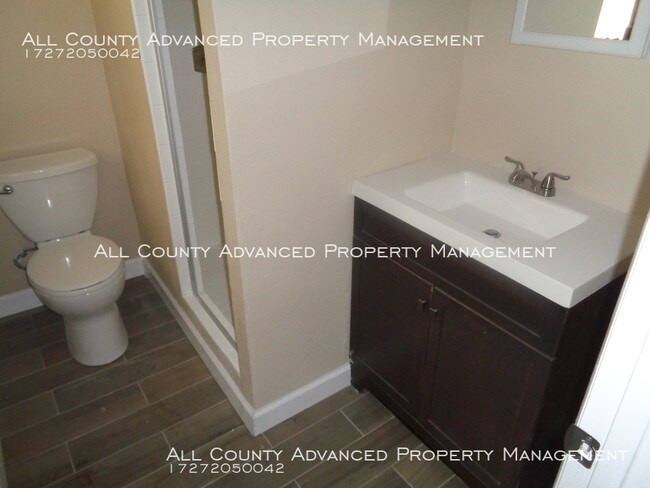 Building Photo - 1419 Gladys Cir