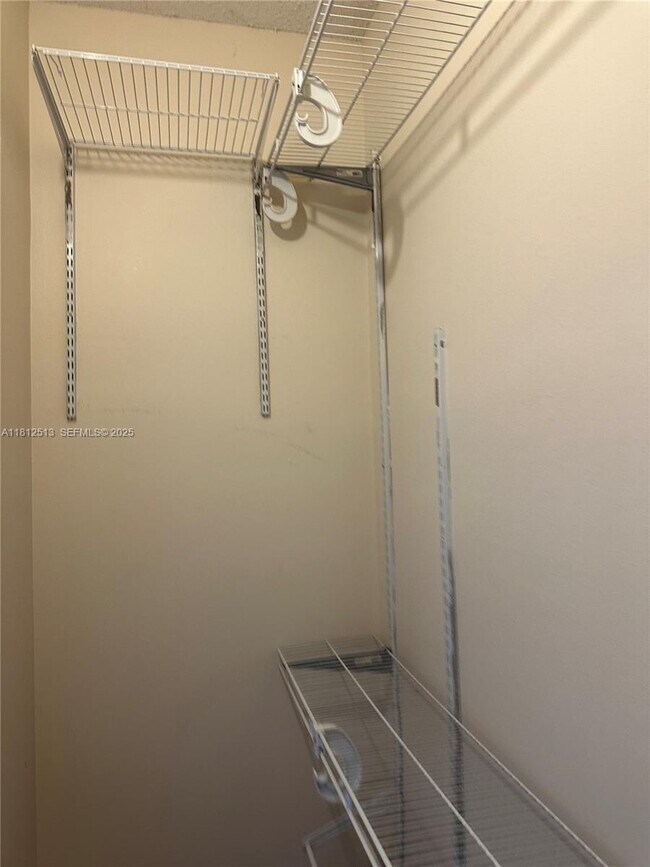 Foto del edificio - 5840 W Sample Rd