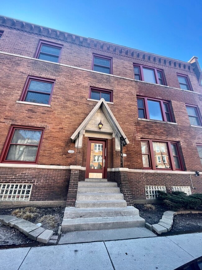 Building Photo - 2543 W Iowa St
