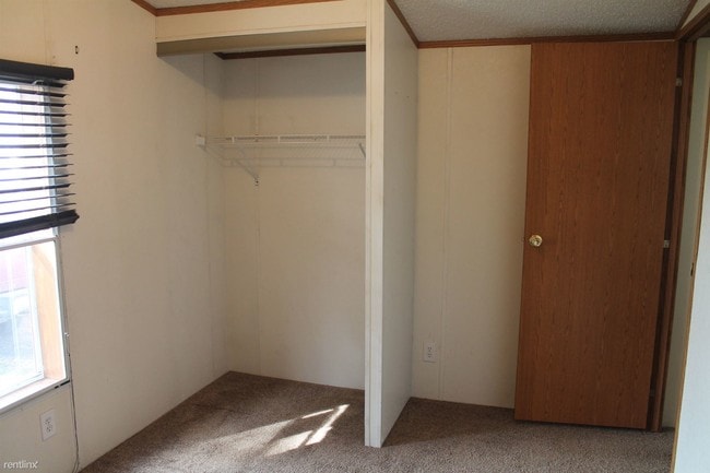 Building Photo - 329 Smith Ln