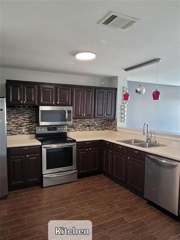 Building Photo - 204 Phillips St